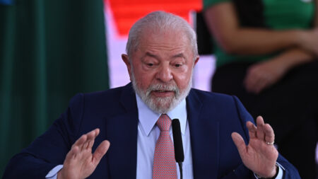 Enquanto autoriza compra de energia da Venezuela, Lula relança Luz para Todos: programa garantido por Bolsonaro até 2026