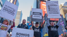Manifestação na Times Square pede fechamento de centros de tortura na Venezuela