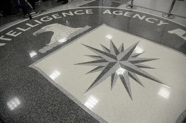 O logotipo da CIA na sede de Langley, Virgínia, em 21 de janeiro de 2017. (Olivier Doulier/Pool/Getty Images)
