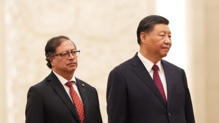 China e Colômbia assinam acordos de cooperação e concordam em elevar relações