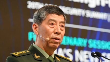 China demite ministro da Defesa, o segundo ministro destituído em 3 meses