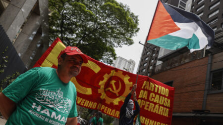 Manifestantes defendem Hamas em frente ao consulado de Israel em São Paulo