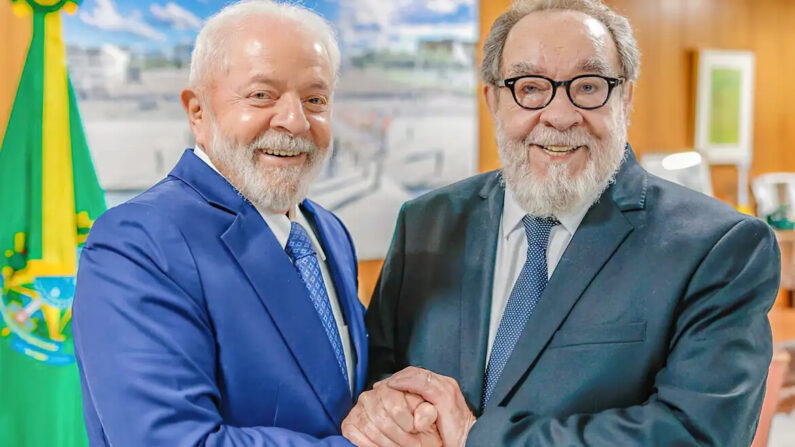 Fernando Morais e Luiz Inácio Lula da Silva (Ricardo Stuckert/PR)