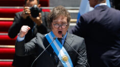 Autoridades argentinas buscam homem que atacou desfile de Milei e feriu guarda-costas