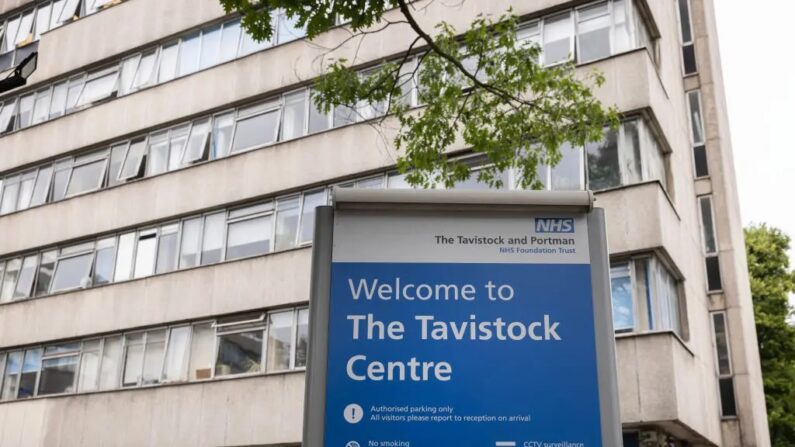 O Tavistock Centre, em Londres, sede do Serviço de Desenvolvimento de Identidade de Gênero (GIDS) do Reino Unido, com previsão de fechamento, é mostrado em 23 de junho de 2023. (Dan Kitwood/Getty Images)