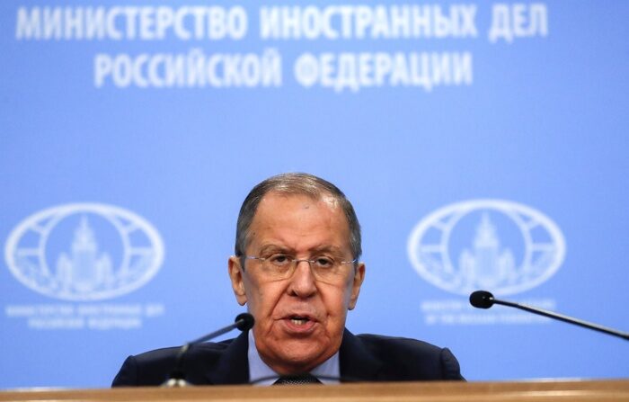 O ministro das Relações Exteriores da Rússia, Sergei Lavrov, fala durante sua coletiva de imprensa anual em Moscou, Rússia, em 18 de janeiro de 2024. Lavrov deu uma coletiva de imprensa sobre os resultados da diplomacia russa em 2023. (EFE/EPA/MAXIM SHIPENKOV)