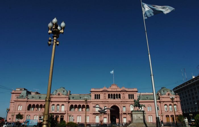 Vista da Plaza de Mayo e da Casa Rosada em Buenos Aires (Argentina), em uma fotografia de arquivo. (EFE/Cezaro De Luca)