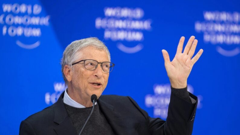 O cofundador da Microsoft, Bill Gates, participa de uma sessão na reunião do Fórum Econômico Mundial (WEF) em Davos, em 17 de janeiro de 2024. (Fabrice Coffrini/AFP via Getty Images)