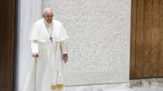 Papa chama de “hipocrisia” criticar a possibilidade de abençoar casais homossexuais