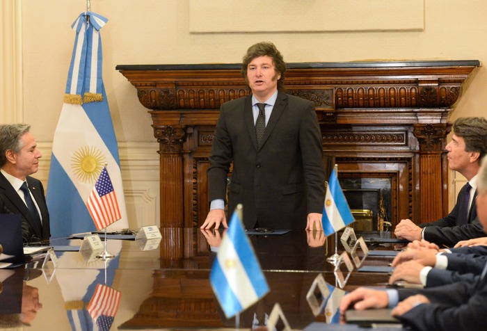 Milei diz a Blinken que Argentina voltou para o lado da democracia e da liberdade