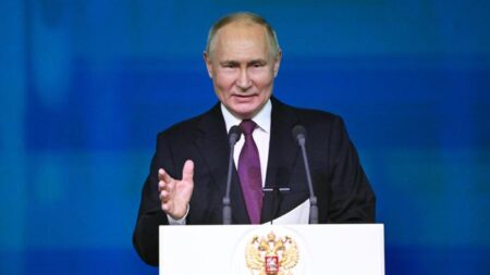 Putin diz “preferir” Biden como presidente dos EUA e lamenta não ter começado a guerra antes
