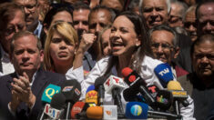 Líder opositora denuncia ataque de chavistas com “paus e pedras” contra evento em Caracas