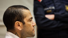 Daniel Alves é condenado a 4 anos e meio de prisão por estuprar jovem em Barcelona