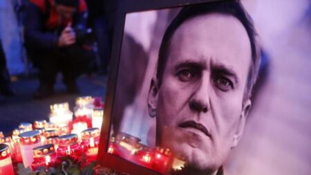 Países bálticos acusam o Kremlin pela morte do opositor russo Navalny