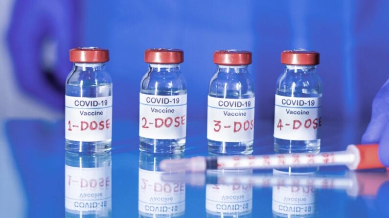 As inúmeras doses das vacinas contra COVID (Lightspring/Shutterstock)
