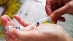 Efeito das vacinas contra COVID da Pfizer e Moderna foi exagerada e com eficácia “bem abaixo de” 50%: pesquisadores