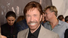 Chuck Norris está “se sentindo bem e permanece ativo” aos 84 anos