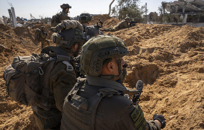 O exército israelense afirmou nesta segunda-feira ter eliminado em menos de 30 minutos uma célula palestina da Jihad Islâmica que no sábado lançou foguetes em direção ao kibutz de Beeri e Hatzerim, no sul de Israel, a partir de Khan Yunis, onde os combates vêm ocorrendo desde o início de dezembro (EFE/Exército israelense)