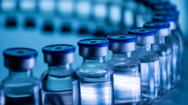 Pesquisadores examinam homem que deliberadamente tomou 217 doses de vacina contra a COVID