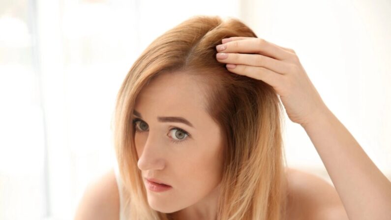 Queda de cabelo (New Africa/Shutterstock）