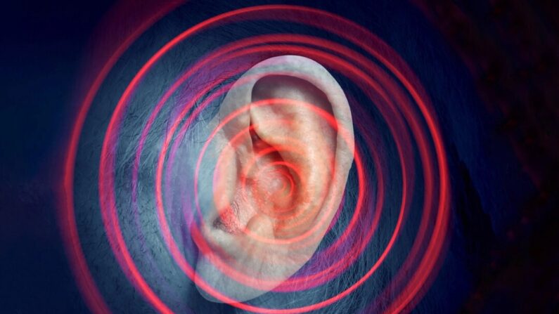 Problemas auditivos decorrentes da COVID (Lightspring/Shutterstock)