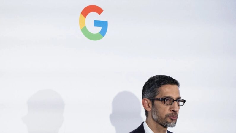 O CEO da Alphabet Inc. e do Google, Sundar Pichai, fala durante a inauguração de um hub de Inteligência Artificial (IA) do Google em Paris, em 15 de fevereiro de 2024. (Alain Jocard/AFP via Getty Images)
