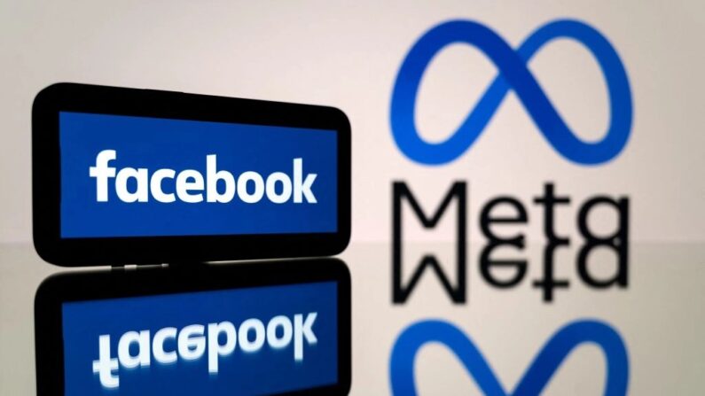 Um smartphone e uma tela de computador exibindo os logotipos da rede social Facebook e de sua controladora Meta em 12 de janeiro de 2023. (Lionel Bonaventure/AFP via Getty Images)