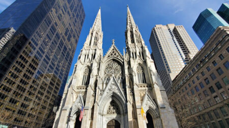 Funeral LGBT “sacro” leva a catedral de St. Patrick realizar missa de reparação