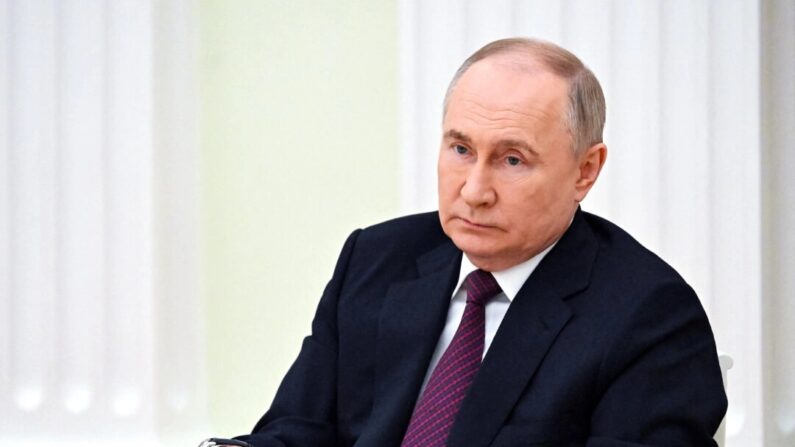 Presidente russo Vladimir Putin no Kremlin em Moscou em 18 de março de 2024. GRIGORY SYSOYEV/POOL/AFP via Getty Images
