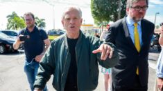 Ex-assessor de Trump, Peter Navarro se entrega em prisão federal em Miami