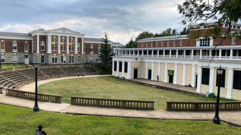 O campus da Universidade da Virgínia é visto em Charlottesville, Virgínia, em 12 de outubro de 2022. (Daxia Rojas/AFP via Getty Images)
