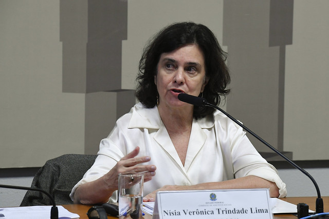 Em pronunciamento, à mesa, ministra de Estado da Saúde, Nísia Verônica Trindade Lima (Foto: Edilson Rodrigues/Agência Senado)