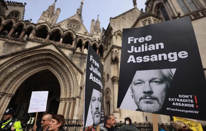 Foto de arquivo dos protestos que pedem a libertação de Julian Assange, em Londres (EFE/Neil Hall)