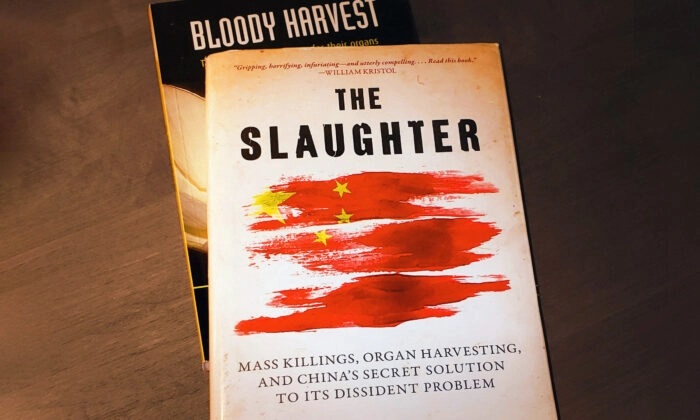 Os defensores dos direitos humanos Ethan Gutmann, David Kilgour e David Matas publicaram descobertas de investigações sobre a extração de órgãos de praticantes do Falun Gong nos livros: "The Slaughter" e "Bloody Harvest" (The Epoch Times)