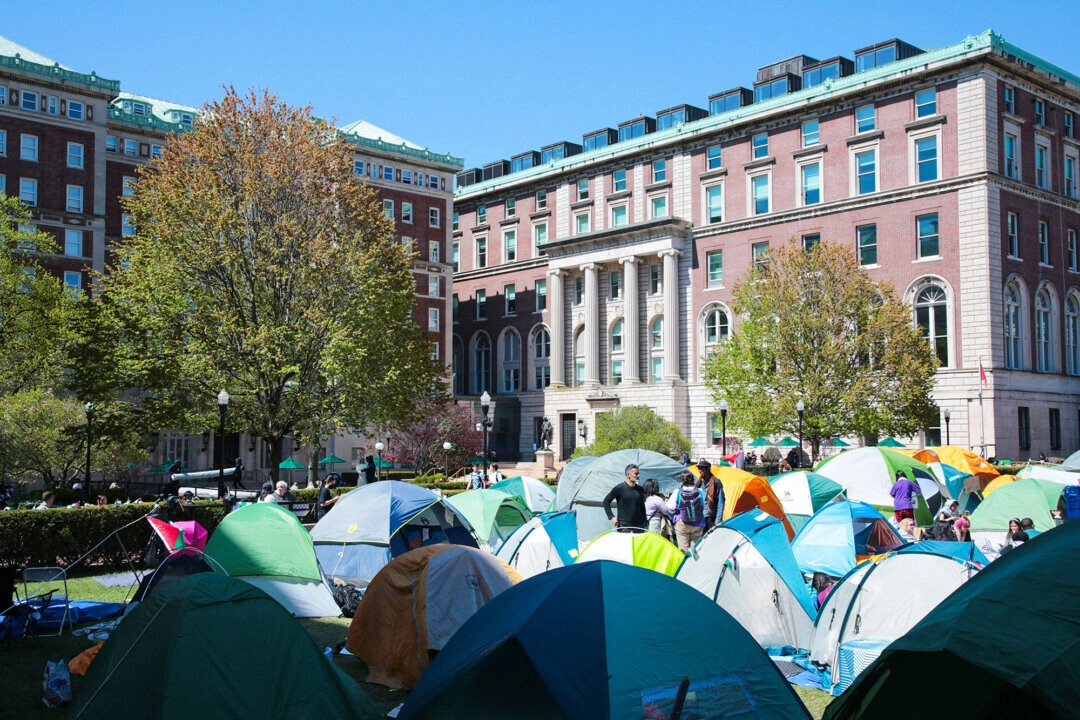 A Universidade de Columbia ameaça expulsar estudantes que ocupam prédio em manifestação pró-Palestina