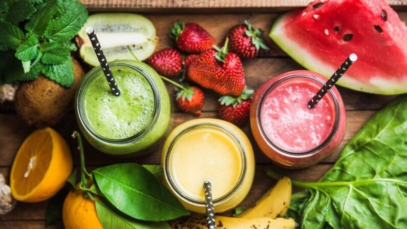 Vitaminas e Smoothie (Foxys Forest Manufacture/Shutterstock)