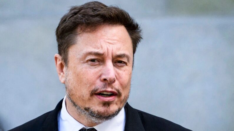 O CEO da X, Elon Musk, sai de um Fórum de Visão Bipartidária de Inteligência Artificial do Senado dos EUA no Capitólio dos EUA, em Washington, em 13 de setembro de 2023. (Mandel Ngan/AFP via Getty Images)
