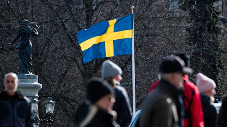 Uma bandeira sueca em Estocolmo em 4 de abril de 2020. (Jonathan Nackstrand/AFP via Getty Images)
