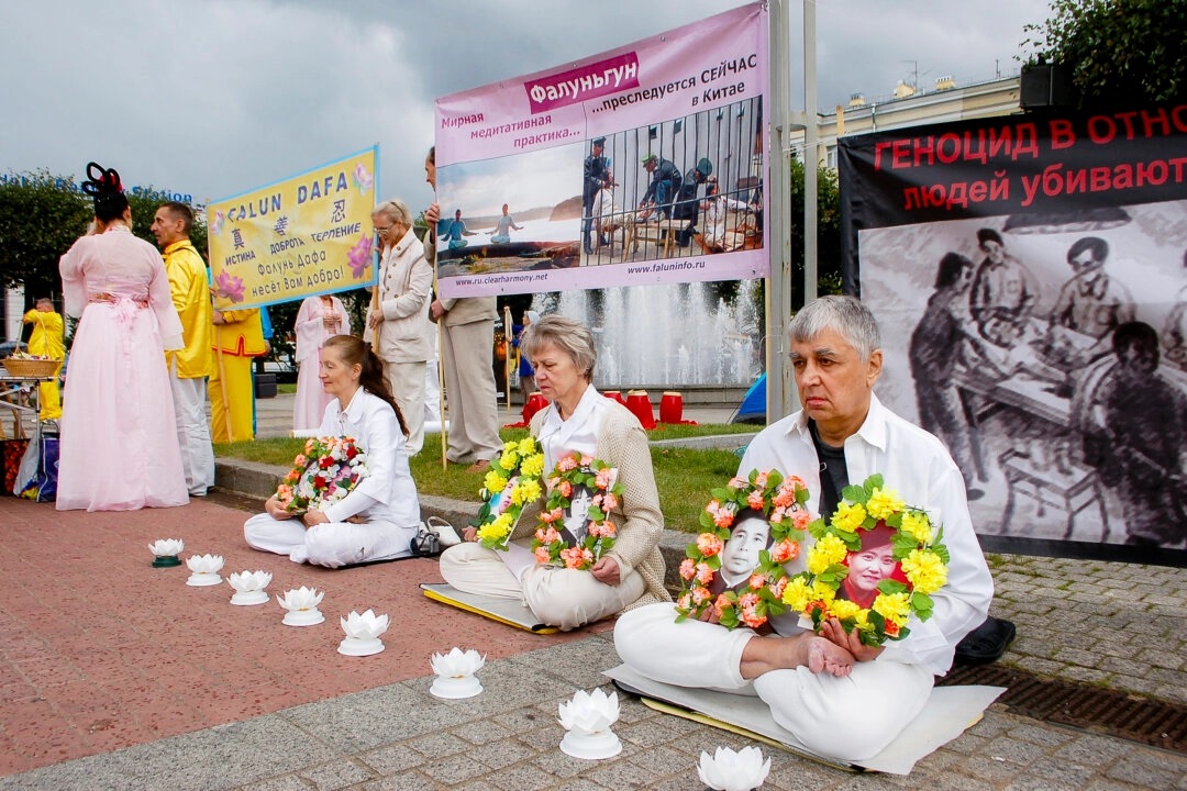 Diante de laços cada vez mais estreitos com a China, Rússia invade casas de praticantes do Falun Gong