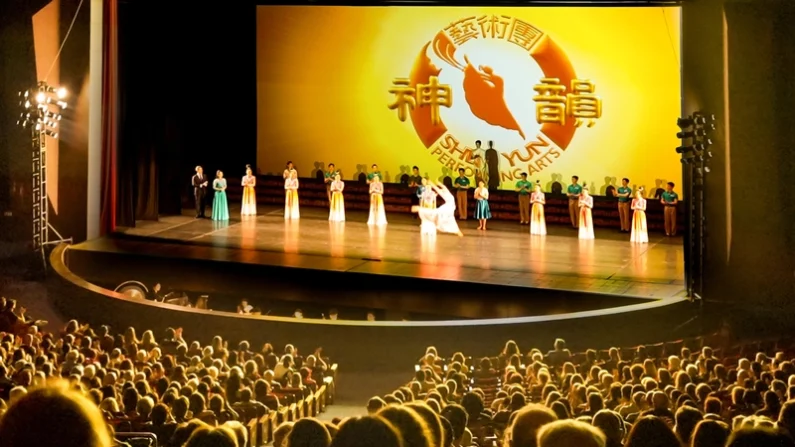A chamada de cortina da Shen Yun Performing Arts International Company no Teatro Positivo, em Curitiba, em 7 de maio de 2024. (NTD)