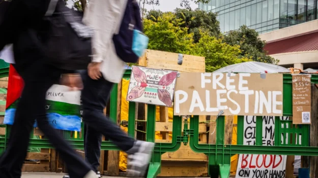 Protestos universitários pró-Palestina nos EUA são financiados por organizações que apoiam Hamas, afirma investigador