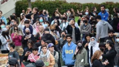 Quase metade dos presos no protesto pró-Palestina da UC Irvine não tinham ligação com a universidade