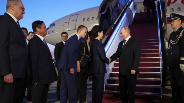 Rússia e China reafirmam parceria “sem limites” durante visita de Putin a Pequim