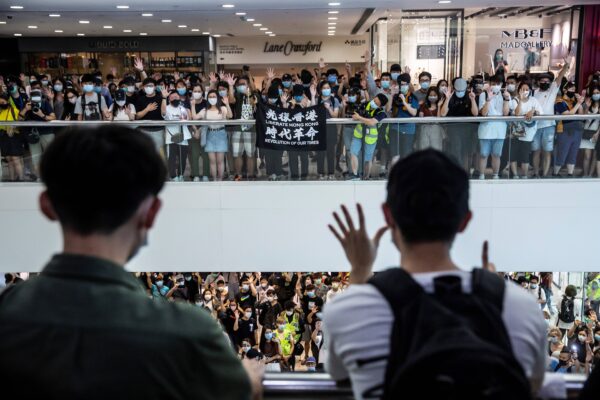 Manifestantes pró-democracia protestam pedindo a independência da cidade em Hong Kong em 10 de maio de 2020 (Isaac Lawrence / AFP via Getty Images)