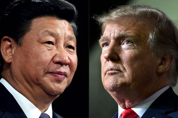 Esta combinação de imagens, criada em 14 de maio de 2020, mostra retratos recentes do líder do Partido Comunista Chinês Xi Jinping (à esquerda) e do presidente dos EUA, Donald Trump (Dan Kitwood e Nicholas Kamm / AFP via Getty Images)