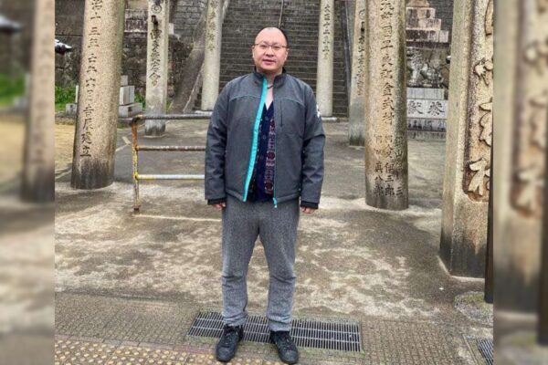 Jiang Pengyong visita um local turístico na Coreia do Sul em 2020 (fornecido ao Epoch Times)
