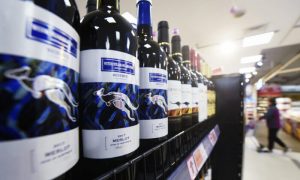‘Beba uma garrafa ou duas’: aliança global apoia vinho australiano diante de bullying e tarifas de Pequim