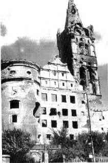 The state of Königsberg Castle in 1945, after the conclusion of World War II. (Public Domain)