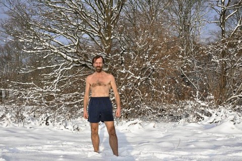 Wim Hof, também conhecido como o 'Homem de Gelo' (Enahm Hof/IcemanWimHof.com)