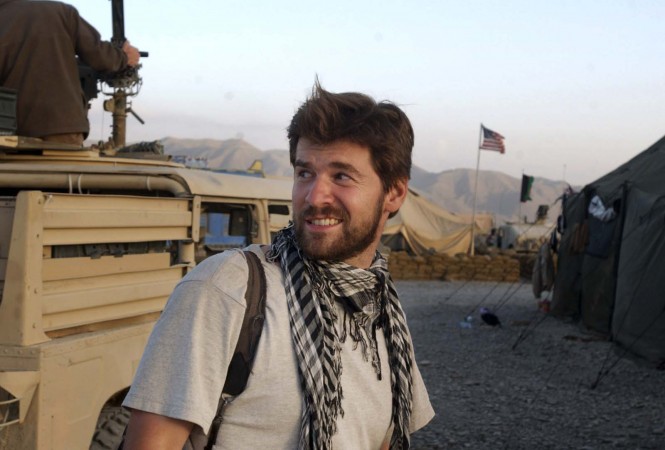 O fotógrafo Chris Hondros, do Getty Images, no Afeganistão. Hondros, que estava em missão em Misrata, na Líbia, foi morto em 20 de abril de 2011, por uma granada propulsada por foguetes (Getty Images)